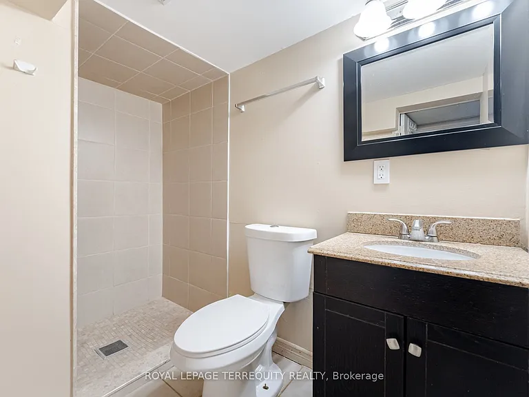 16 Royal Ave — Photo 36
