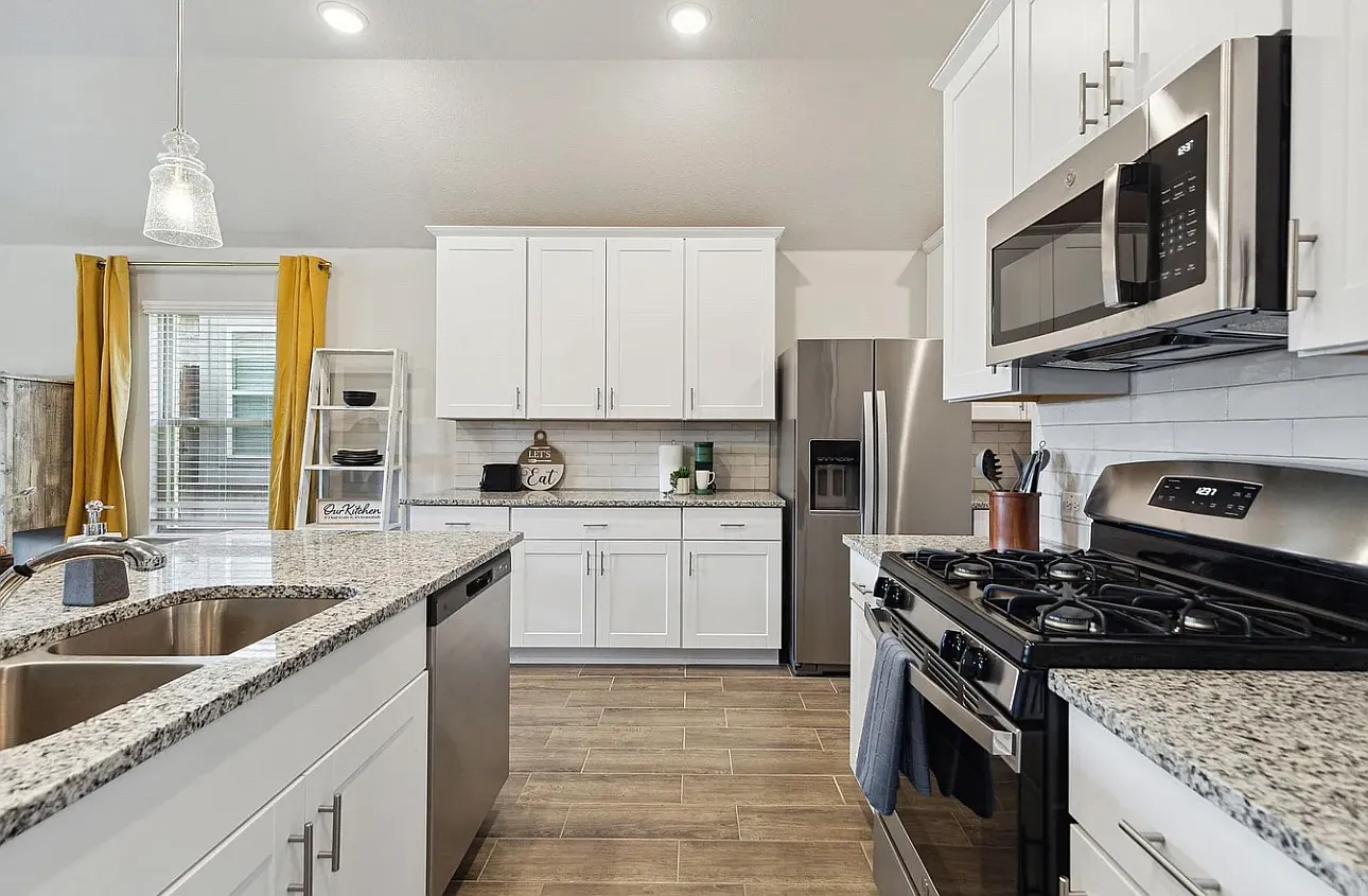 4 bed, 1768 sqft, $4,995 — Photo 1