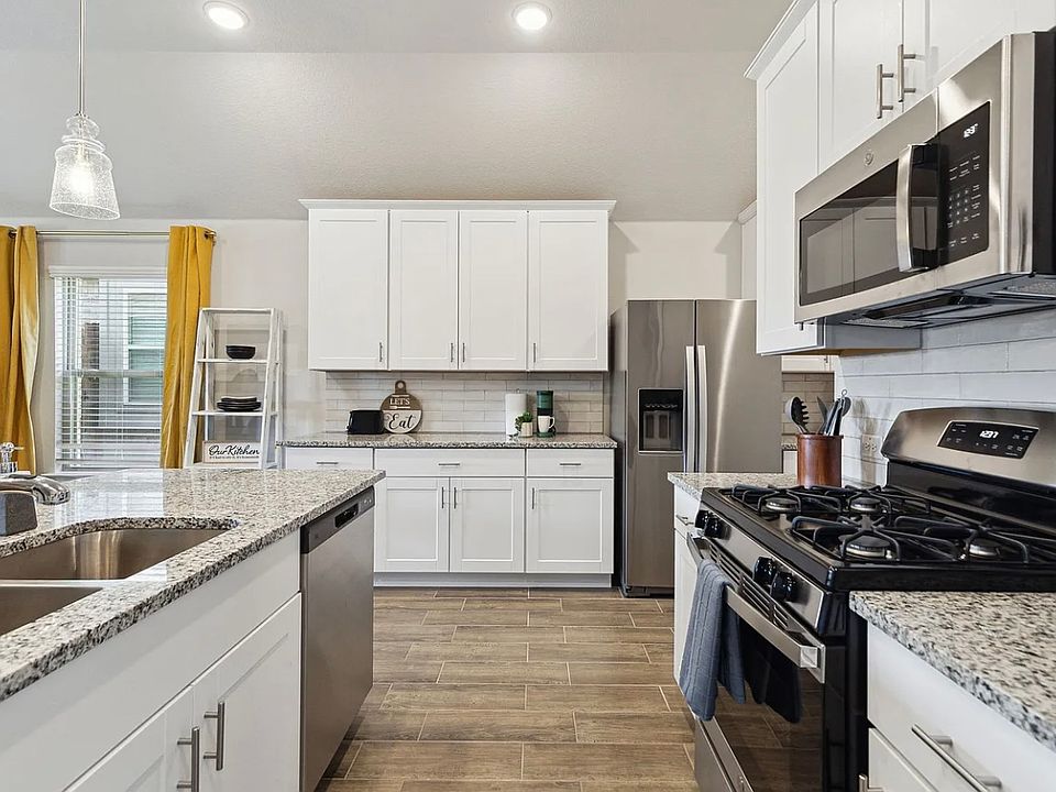 1st image of 425 Waterman Ave