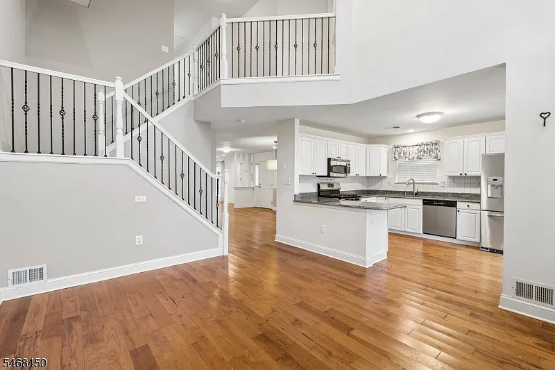 3 bed, 3.5 bath, $4,600 — Photo 3