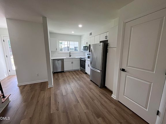 4th image of 708 Hawes Ct #B