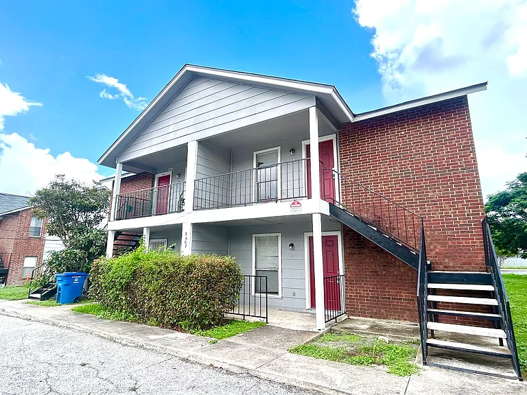 3607 Bremen Ave — Photo 1