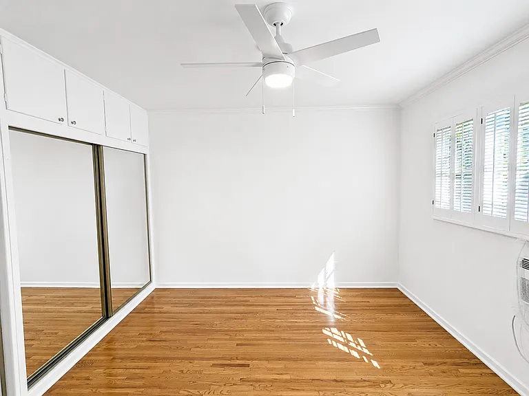 12240 Montana Ave #105 — Photo 11