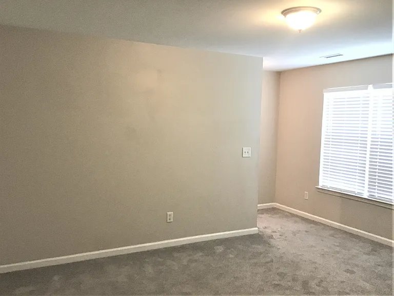 142 Cotillion Cres — Photo 7