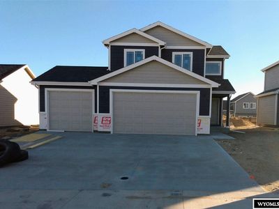 915 S 6th Ave, Mills, WY, 82604