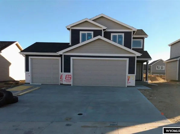 915 S 6th Ave, Mills, WY 82604