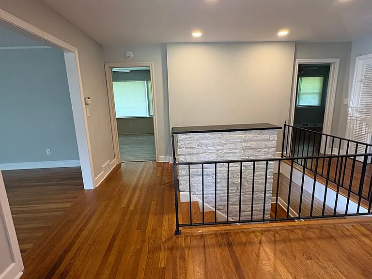 3224 Robinhood Rd — Photo 3