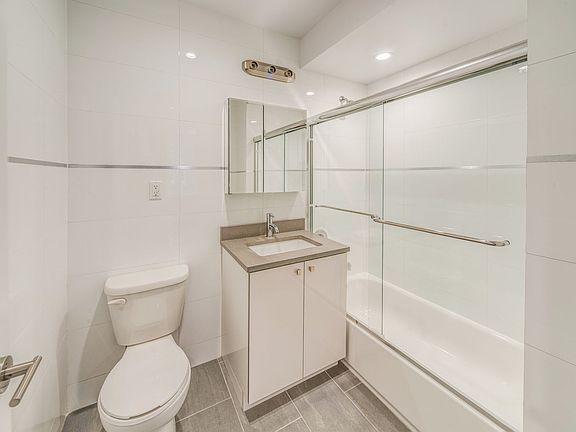 4th image of 3068 38th St APT 5E