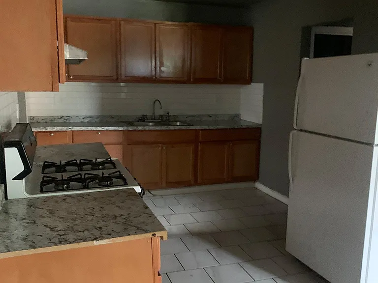245 E Young Pl — Photo 25