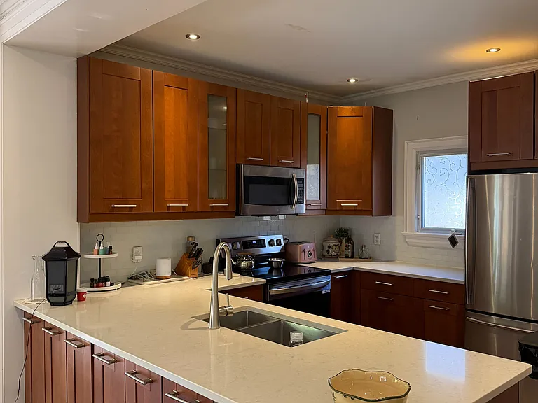 94 Roxborough Ave — Photo 10