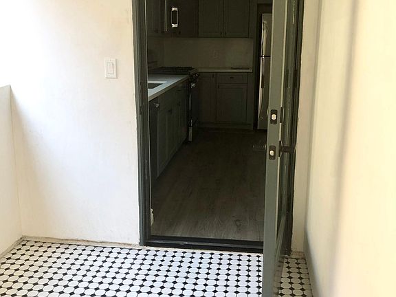 5th image of 5731 Lexington Ave #103