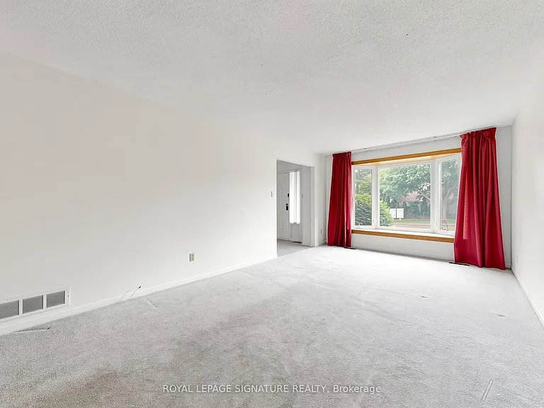 94 Howlett Ave — Photo 6
