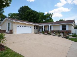 4 Pines Dr, Saint Peters, MO 63376