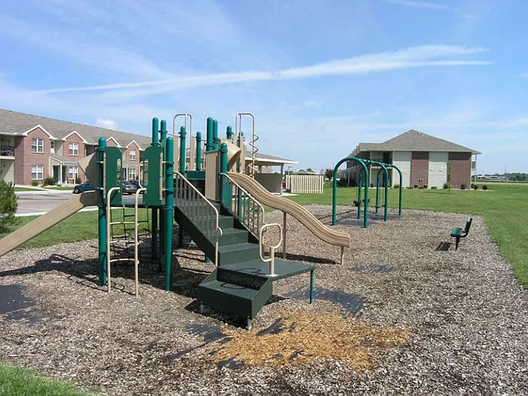 Riverbend Apartments — Photo 4