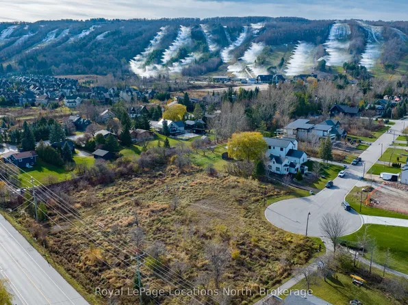 118 Lendvay Aly, The Blue Mountains, ON L9Y 0S3