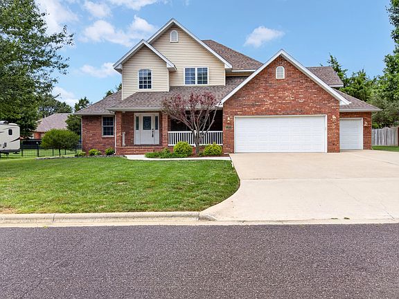 3rd image of 77 Remington Drive