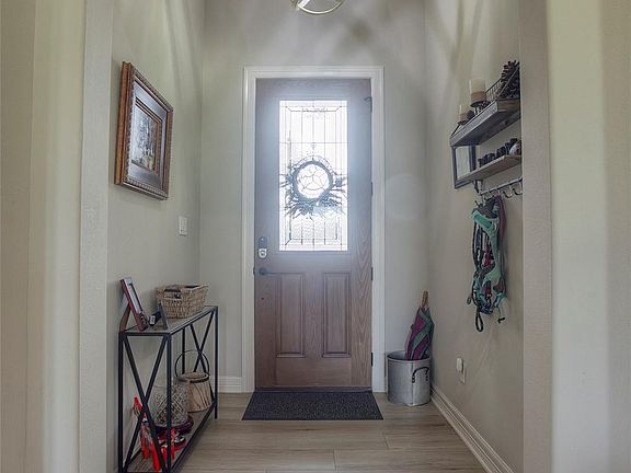 3rd image of 16 Westwood Dr W