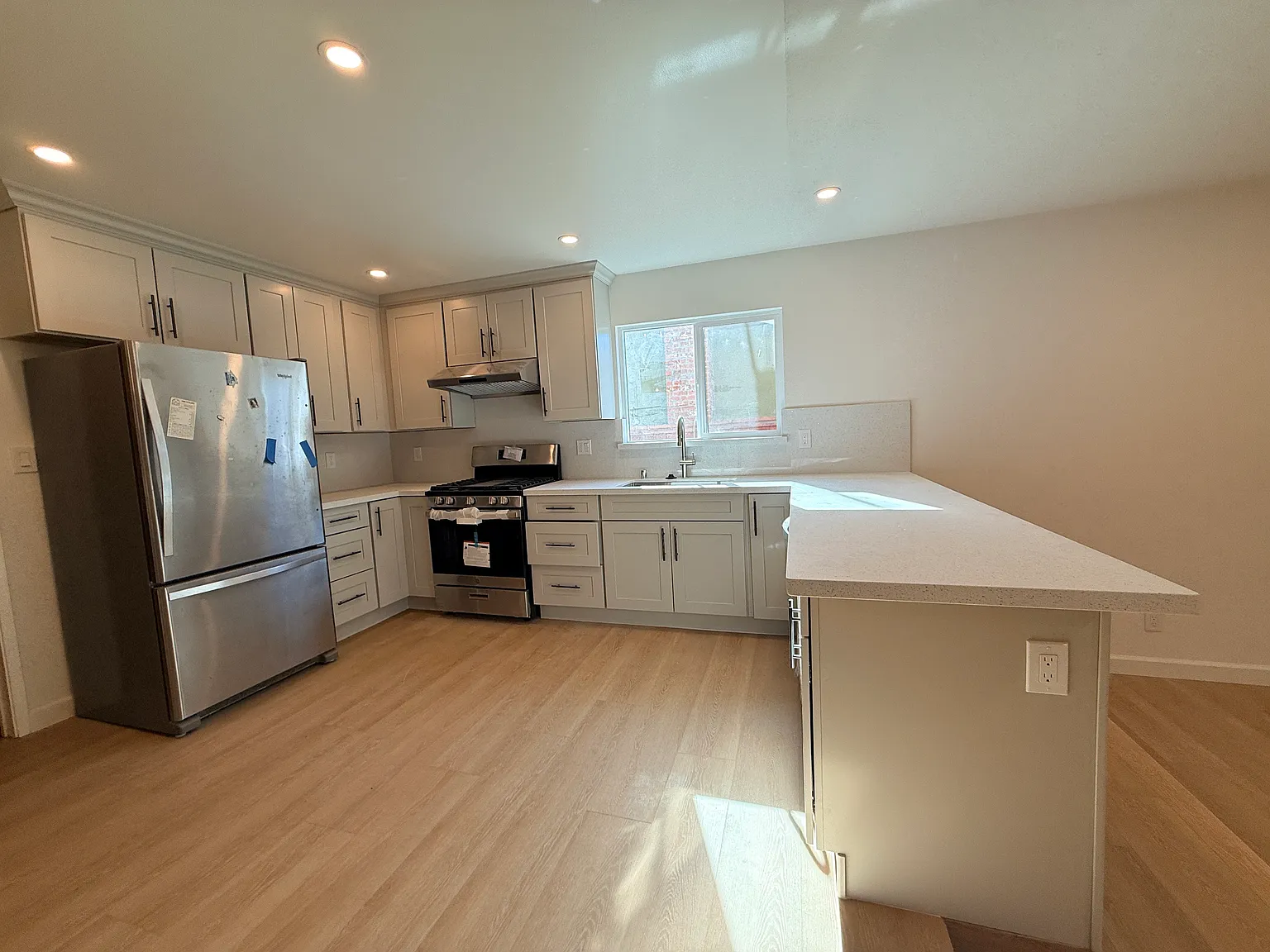 4 bed, 1684 sqft, $4,500 — Photo 3