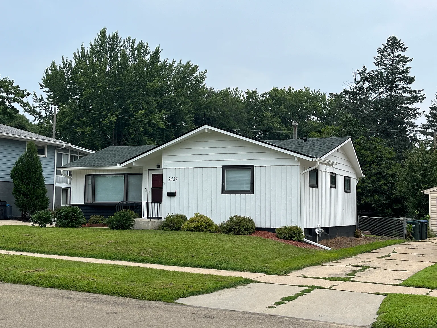 3 bed, 1736 sqft, $2,049 — Photo 3