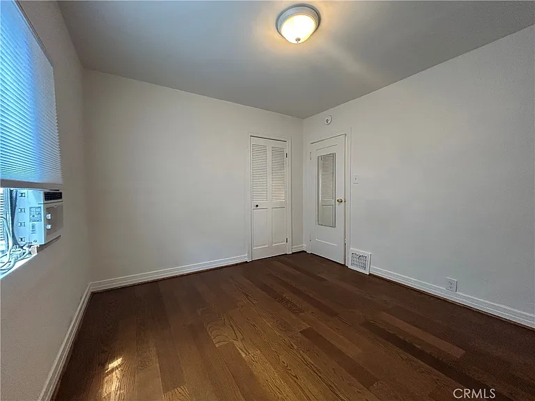 214 E Stocker St — Photo 20