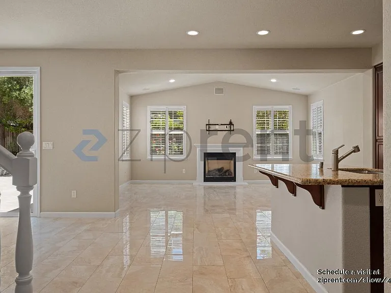 5023 Queensbury Way — Photo 7