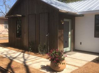 907 N Llano St, Fredericksburg, TX 78624