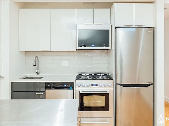 3rd image of 39 E 21st St APT 5A