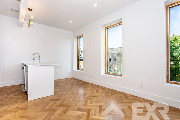 Rented by EXR | media 34