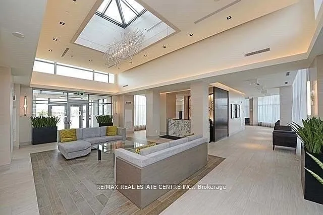 4633 Glen Erin Dr #Penthouse 09 — Photo 4