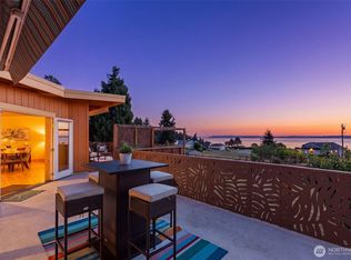 494 La Bella Vista Way, Freeland, WA 98249