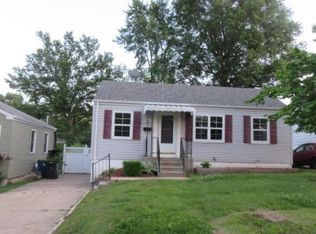 10824 Saint Francis Ln, Saint Ann, MO 63074