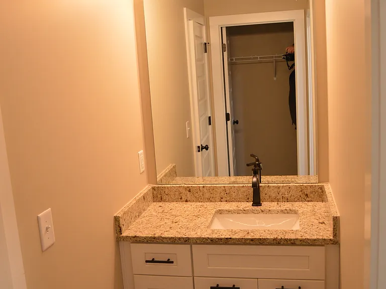 620 W Bell St — Photo 14