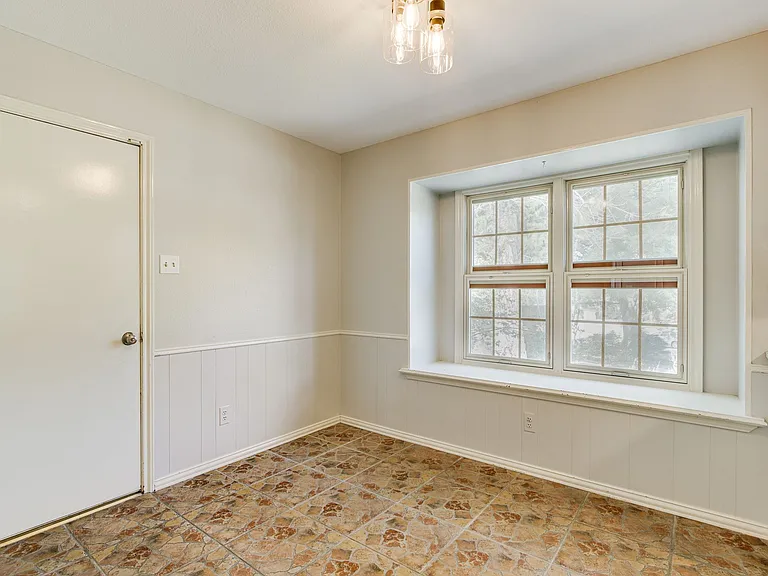 355 Aspenway Dr — Photo 10
