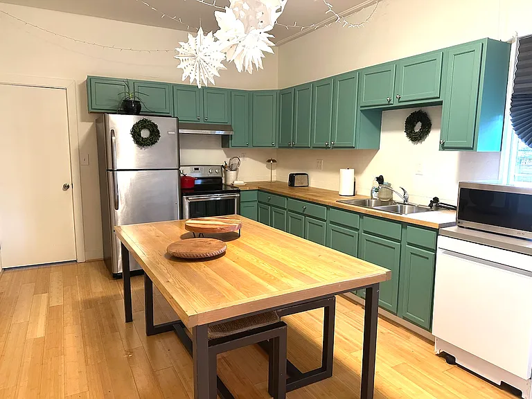 828 NE Sumner St — Photo 1