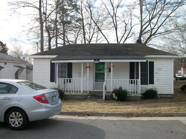 1st image of 121 Cedar St