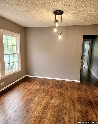 1 bed, 1.0 bath, 698 sqft, $1,250 — Photo 3