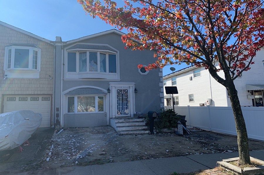 1st image of 164 Ada Dr