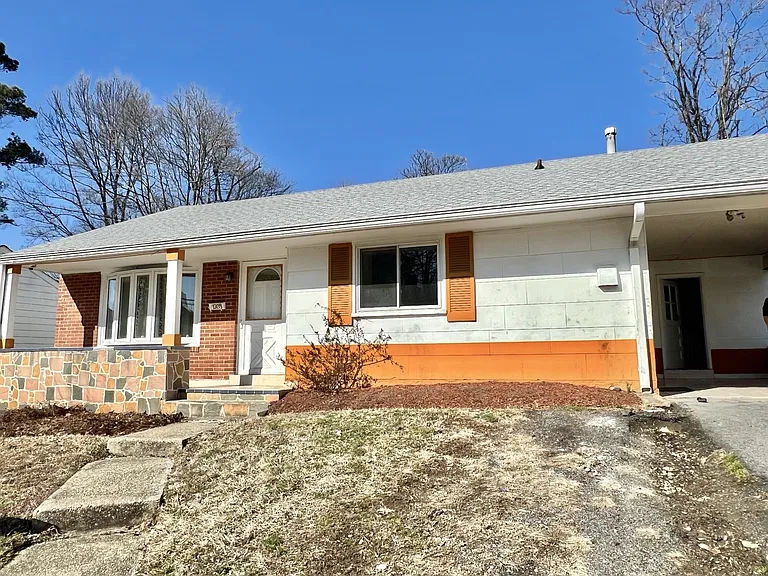 1308 Birchwood Dr — Photo 2