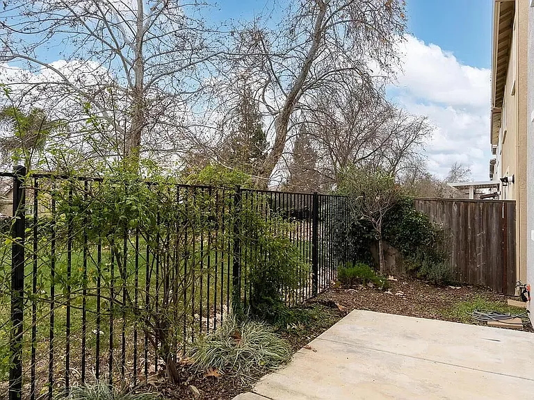 10890 Arrington Dr — Photo 28