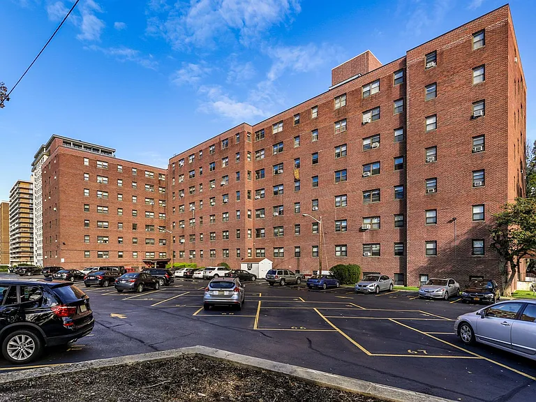 Prospect Towers — Photo 4