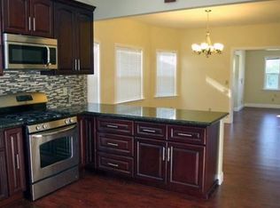 869 Apgar St, Oakland, CA 94608