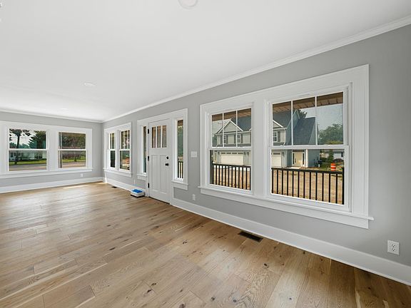 4th image of 19 N Beach St