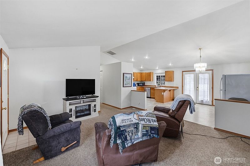 4th image of 5423 180th Avenue SW