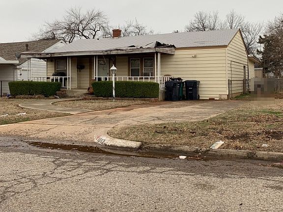 2nd image of 1012 SW 32nd St