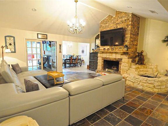 5th image of 8725 Overland Dr