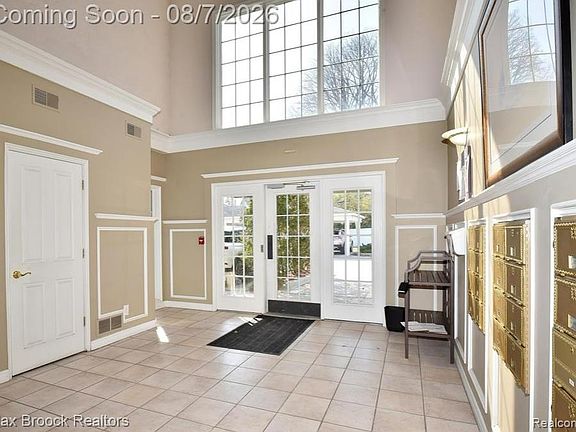 2nd image of 662 Purdy St APT 323