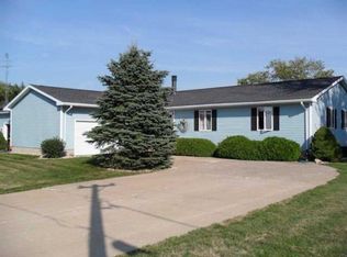 2432 Shoreline Heights Rd, Sterling, IL 61081