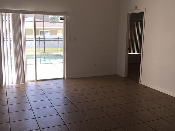 5th image of 927 Emerald Green Ct