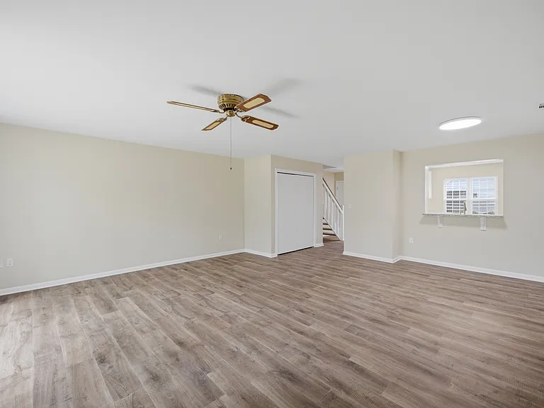 5109 Glenwood Way — Photo 7