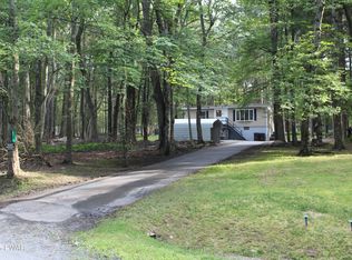 97 Tiffany Rd, Hawley, PA 18428